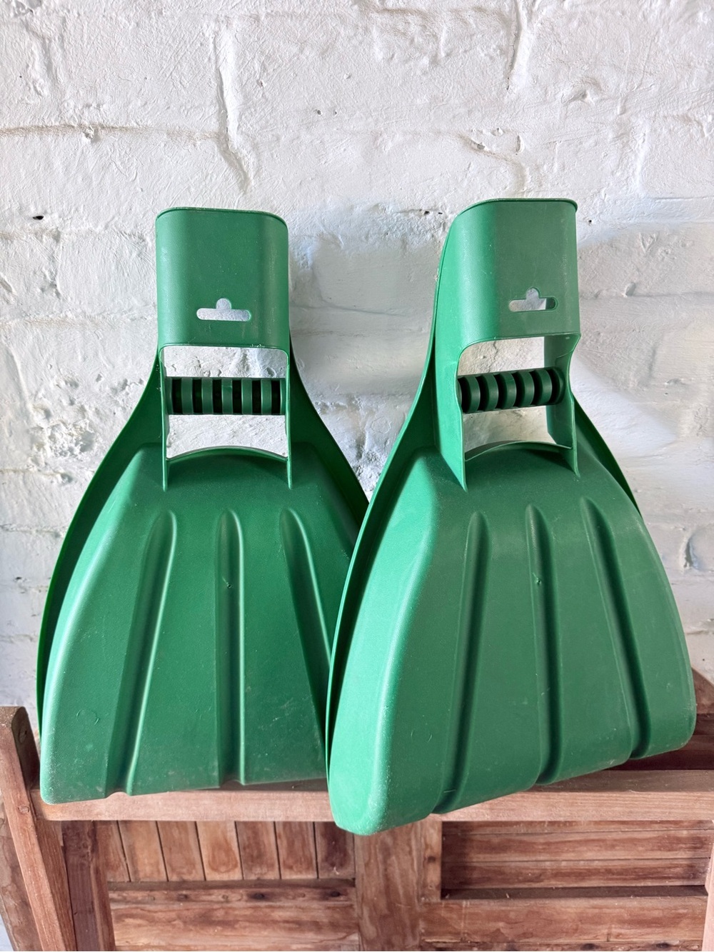 Leaf Tongs Hand Rakes Scoop Shovelers Handheld Pair